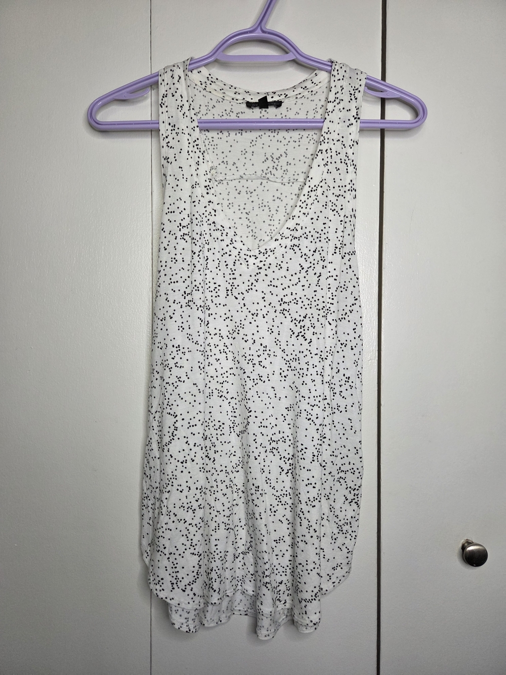 Dynamite Women's S White Long V-Neck Tank with Black Speckle Print